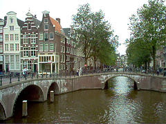 Amsterdam canals invite walking