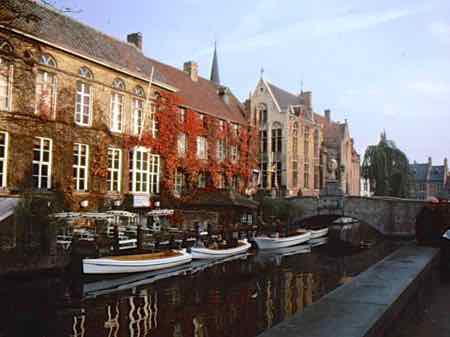 Canals around the corner in Bruges