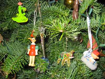 Krakow dragon, Pinocchio from Italy, Thai elephant, German beer drinking angel